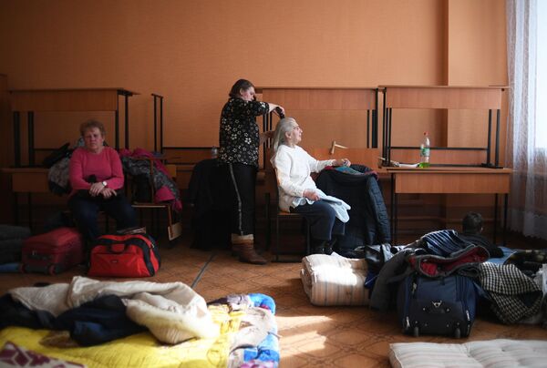 斯塔羅別利斯克市學校接收烏克蘭戰區難民。 - 俄羅斯衛星通訊社