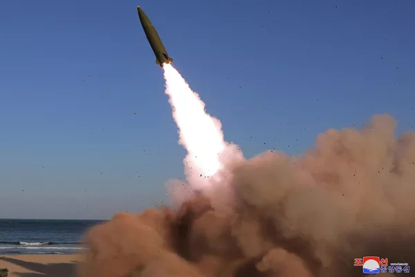 朝鮮在保密地區試射新型戰術導彈。 朝鮮在保密地區試射新型戰術導彈。 - 俄羅斯衛星通訊社