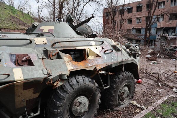 馬里烏波爾“伊里奇”冶金廠廠區內的烏軍車輛殘骸。 - 俄羅斯衛星通訊社