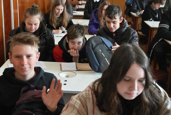 在马里乌波尔第53学校上课的学生们。 - 俄罗斯卫星通讯社
