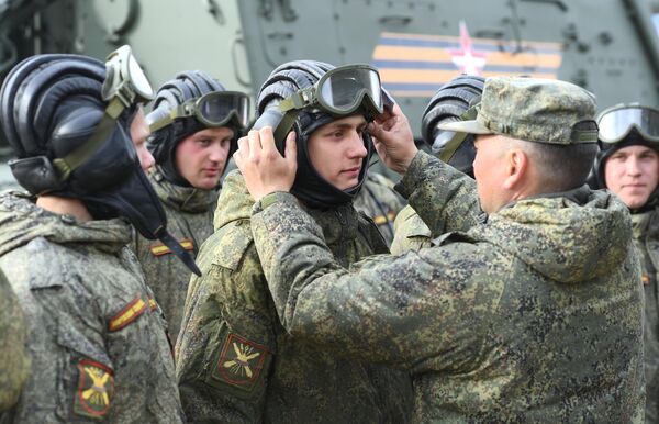 參加莫斯科勝利日閱兵式夜間合練的俄軍官兵。 - 俄羅斯衛星通訊社