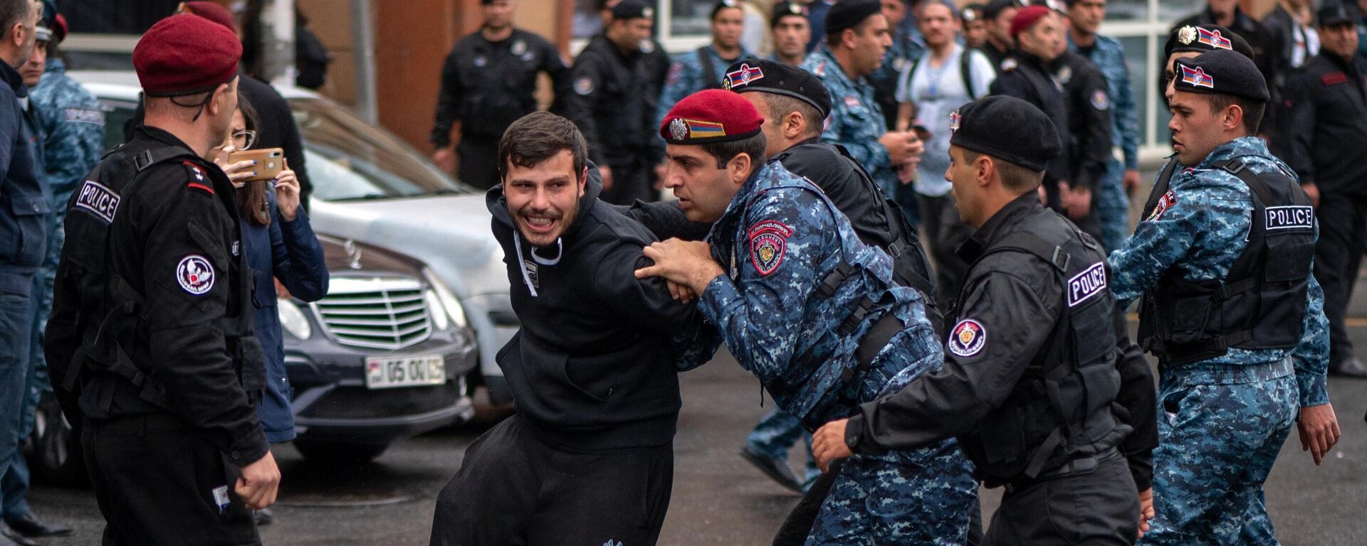 亚美尼亚警方开始抓捕埃里温一反对派汽车赛的参与者 - 俄罗斯卫星通讯社, 1920, 16.05.2022
