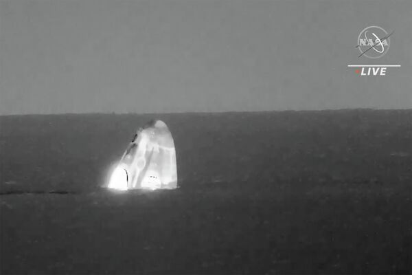 NASA：載乘組從國際空間站返程的“龍”飛船返回艙在大西洋水上降落 - 俄羅斯衛星通訊社