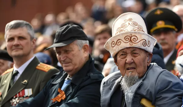 莫斯科紅場舉行紀念偉大的衛國戰爭勝利77週年閱兵式。圖為現場觀眾。 莫斯科紅場舉行紀念偉大的衛國戰爭勝利77週年閱兵式。圖為現場觀眾。 - 俄羅斯衛星通訊社