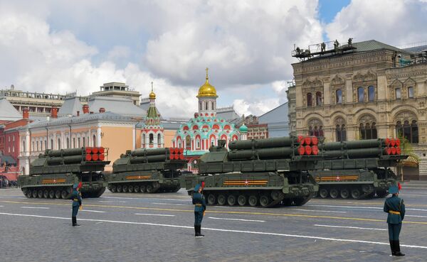 “山毛櫸-M3”防空導彈系統亮相在莫斯科紅場舉行的紀念偉大的衛國戰爭勝利77週年閱兵式。 - 俄羅斯衛星通訊社