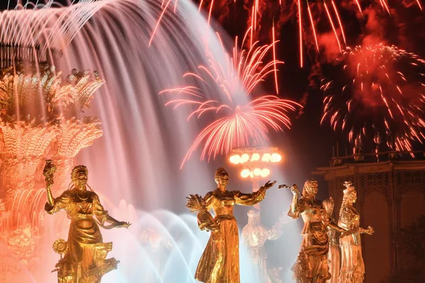為慶祝偉大的衛國戰爭勝利燃放的煙花。 為慶祝偉大的衛國戰爭勝利燃放的煙花。 - 俄羅斯衛星通訊社