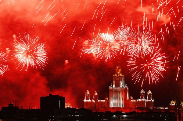 为庆祝伟大的卫国战争胜利77周年在莫斯科燃放的烟花。 - 俄罗斯卫星通讯社