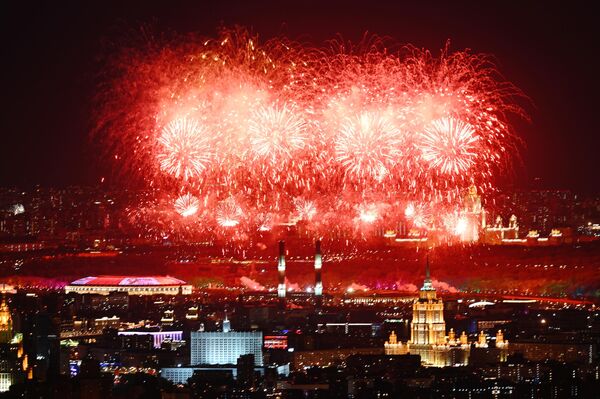 为纪念伟大卫国战争胜利 77 周年的莫斯科的烟花。 - 俄罗斯卫星通讯社