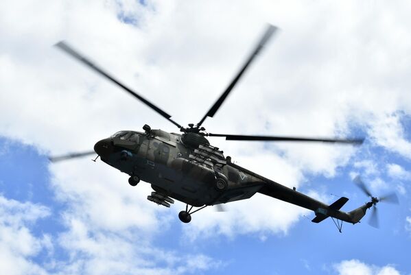 野战机场里参加哈尔科夫方向特别军事行动的米-8AMTSh直升机。 - 俄罗斯卫星通讯社
