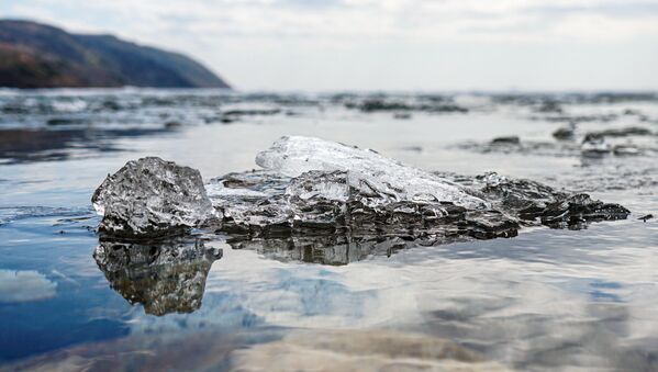 貝加爾湖中的浮冰。 - 俄羅斯衛星通訊社