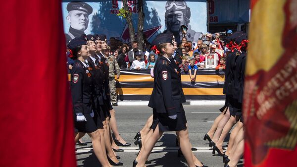 在辛菲罗波尔举行的纪念伟大的卫国战争胜利 77 周年阅兵式的参与者们。 - 俄罗斯卫星通讯社
