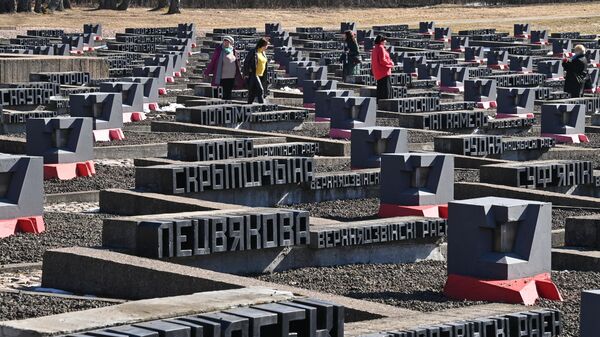 白俄羅斯哈丁村悲劇紀念碑 - 俄羅斯衛星通訊社