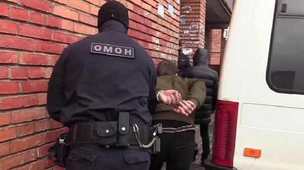 拘捕烏克蘭新納粹組織M.K.U支持者的俄羅斯特警，視頻截圖 - 俄羅斯衛星通訊社