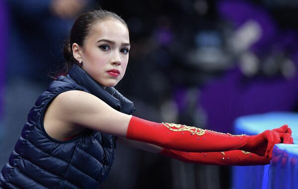 俄罗斯花样滑冰运动员阿林娜·扎吉托娃在第23届冬奥会单人短节目赛程中比赛。 - 俄罗斯卫星通讯社