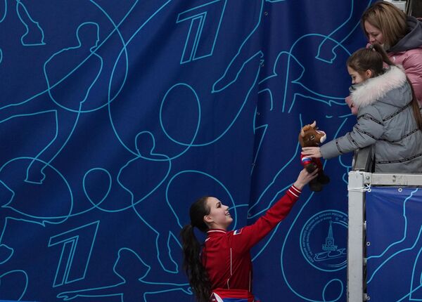 阿林娜·扎吉托娃參加俄羅斯第一頻道杯花滑比賽。 - 俄羅斯衛星通訊社