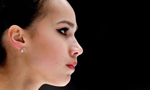 阿林娜·扎吉托娃參加世界花樣滑冰莫斯科比賽。圖為阿林娜·扎吉托娃進行賽前熱身。 - 俄羅斯衛星通訊社
