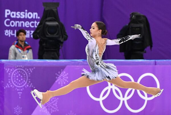 俄羅斯花樣滑冰運動員阿林娜·扎吉托娃在第23屆冬奧會單人短節目賽程中比賽。 - 俄羅斯衛星通訊社