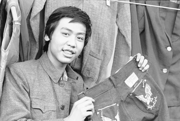 1985年,北京服裝店內銷售的女士牛仔褲。 1985年,北京服裝店內銷售的女士牛仔褲。 - 俄羅斯衛星通訊社