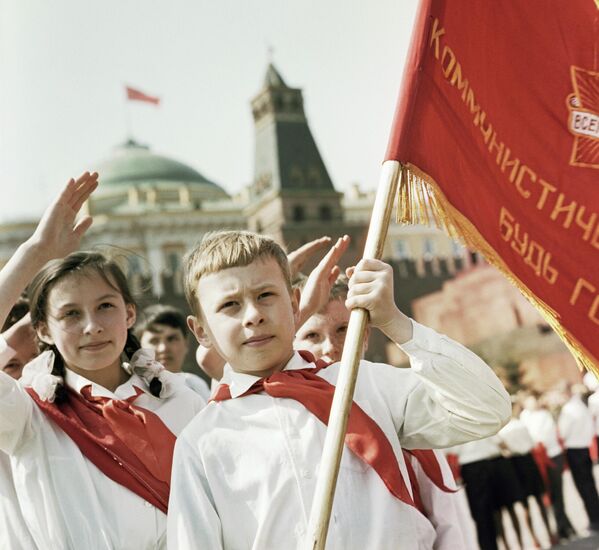 莫斯科红场举行盛大的少先队员入队仪式。 - 俄罗斯卫星通讯社