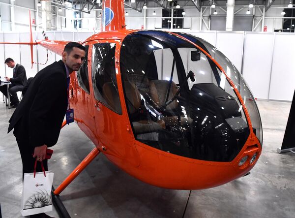 罗宾逊R44雷鸟I直升机亮相在莫斯科克洛库斯国际展览中心举行的第15届俄罗斯国际直升机工业展览会。 - 俄罗斯卫星通讯社