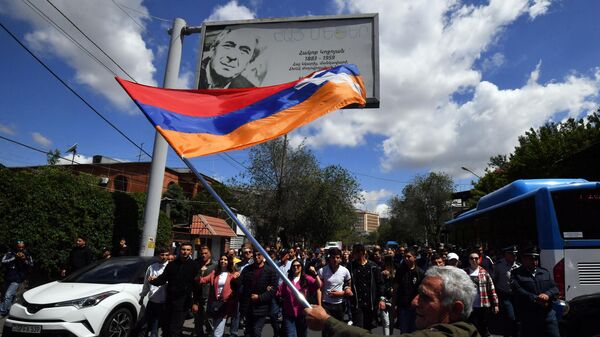 亞美尼亞總理的反對者衝破警戒線走近政府大樓 - 俄羅斯衛星通訊社