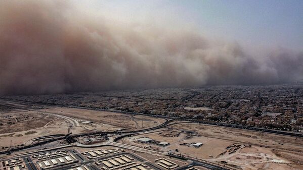 2022年5月23日，大規模沙塵暴向科威特城推進。 - 俄羅斯衛星通訊社