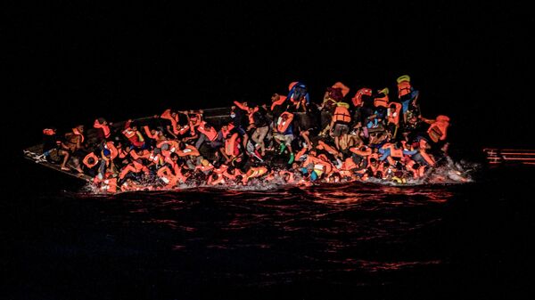 一艘满载移民的小艇在伯罗奔尼撒半岛附近沉没，47人获救 - 俄罗斯卫星通讯社