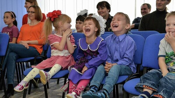 民调：大多数俄罗斯人认为自己的童年幸福 - 俄罗斯卫星通讯社
