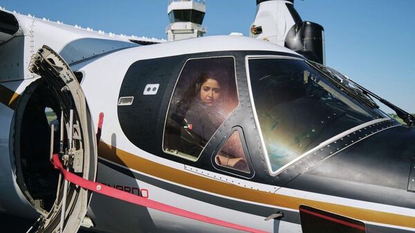 迪拜統治家族成員成為第一位立升飛機女飛行員 - 俄羅斯衛星通訊社