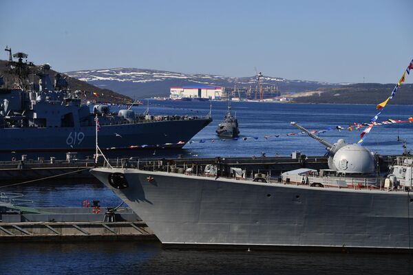 停靠在北莫尔斯克港口的“彼得大帝”号重型核动力导弹巡洋舰。 - 俄罗斯卫星通讯社