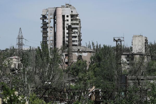 遠眺馬里烏波爾的“亞速鋼鐵廠”廠區內的建築物。 - 俄羅斯衛星通訊社