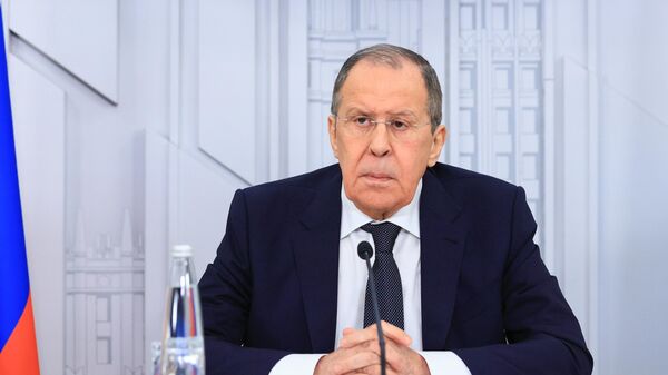 俄外长表示，俄罗斯必须帮助乌克兰人民摆脱反人民的基辅当局，俄罗斯和乌克兰人民将继续在一起 - 俄罗斯卫星通讯社