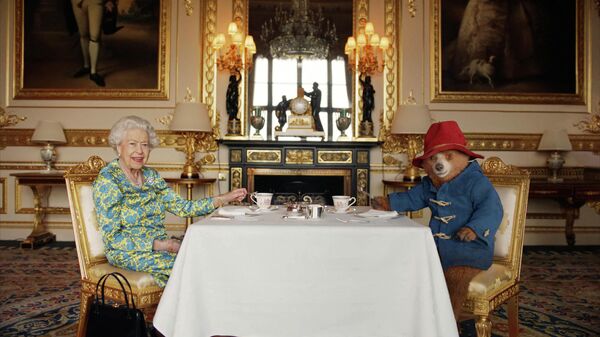 英国呼吁民众不要将玩具熊带到白金汉宫纪念女王 - 俄罗斯卫星通讯社