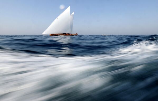 2022年6月4日，在阿联酋迪拜，水手们参加了每年一度的单桅三角帆船竞赛（al-Gaffal）。 - 俄罗斯卫星通讯社
