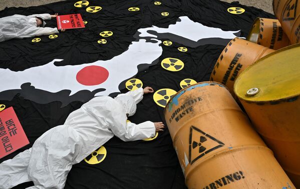 2022年6月8日，韩国环保人士在首尔举行活动，反对日本将福岛核污水排入大海。 - 俄罗斯卫星通讯社