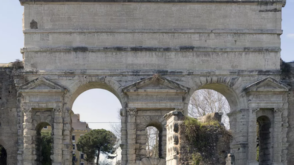 罗马著名拱门有碎片脱落 - 俄罗斯卫星通讯社