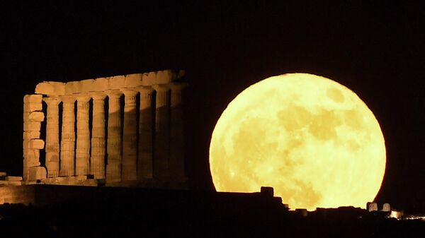 希腊夜空中的“草莓”月亮。 - 俄罗斯卫星通讯社