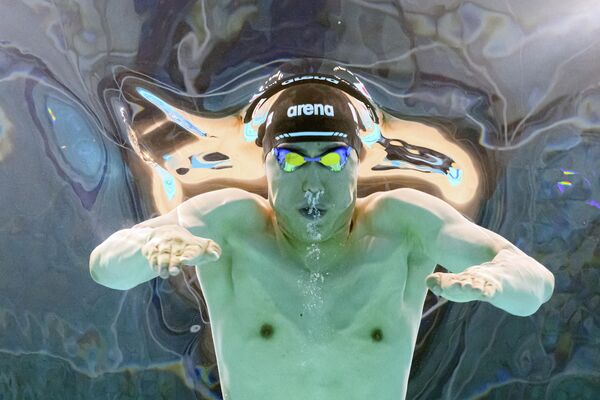 日本选手本田灯在男子200米蝶泳比赛中。 - 俄罗斯卫星通讯社