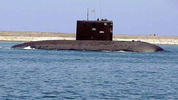 升级后的“阿尔罗萨”号潜艇驶向黑海进行工厂航行试验