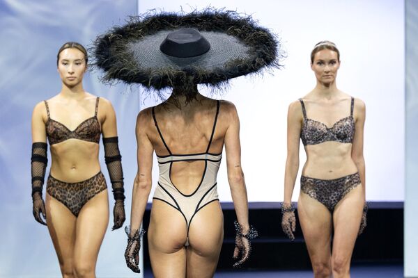 巴黎时装展模特走秀。 - 俄罗斯卫星通讯社