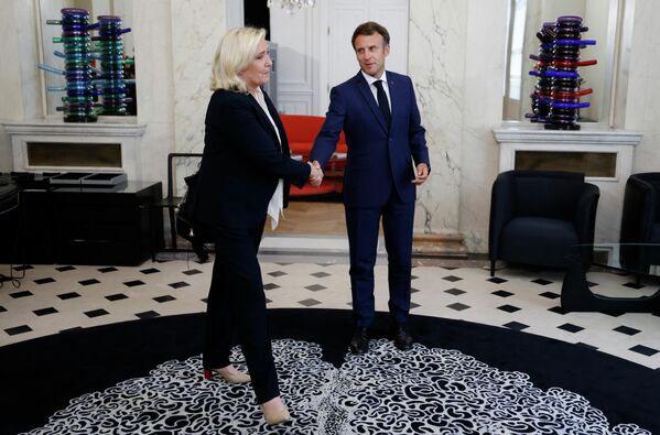 法国国民阵线党领袖、国会议员勒庞在巴黎爱丽舍宫与法国总统马克龙举行会谈。 - 俄罗斯卫星通讯社