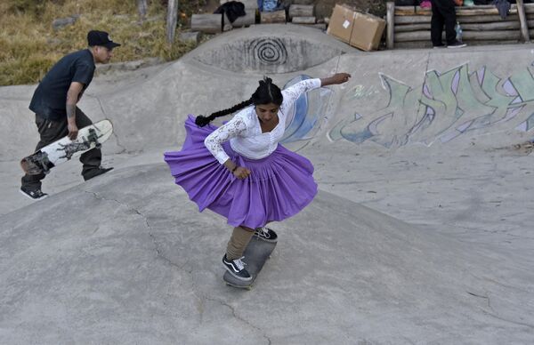 女子滑板隊“Imilla Skate”的玻利維亞女選手。 - 俄羅斯衛星通訊社