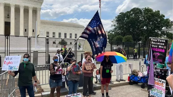 Протесты идут у Верховного суда США, отменившего гарантии права на аборт - 俄羅斯衛星通訊社