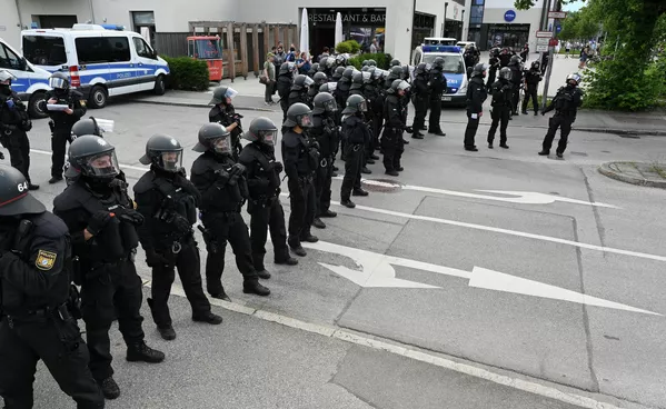 德国警察封锁抗议游行道路。 - 俄罗斯卫星通讯社