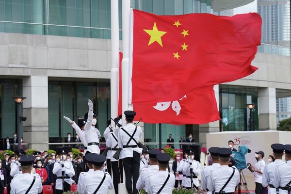 7月1日早上，香港特區政府在金紫荊廣場舉行升旗儀式，慶祝香港回歸祖國25週年。 - 俄羅斯衛星通訊社