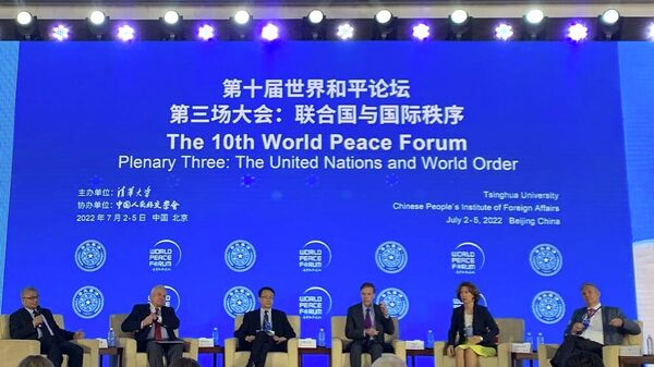 以“聯合國與國際秩序”為主題的世界和平論壇第三場大會7月4日在北京舉行。左二為俄羅斯駐北京大使傑尼索夫。
 - 俄羅斯衛星通訊社
