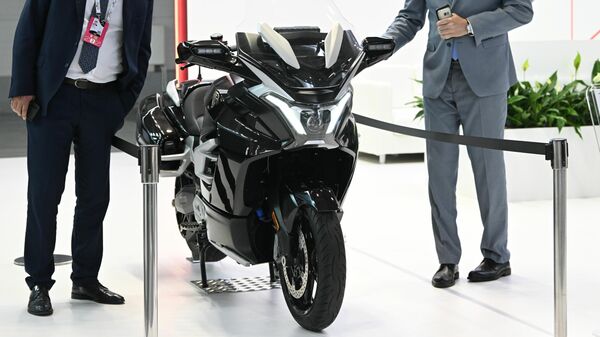 俄计划于2024年开始批量生产Aurus Merlon电力摩托车