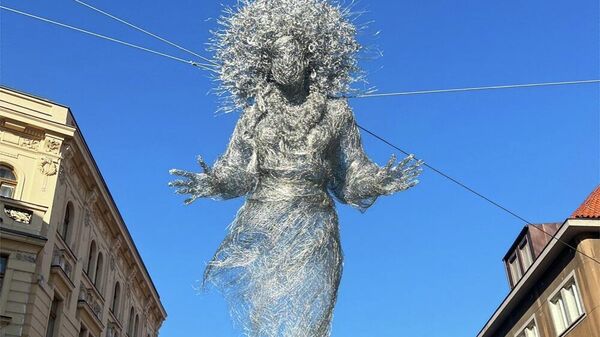 ”花冠“雕像 - 俄罗斯卫星通讯社