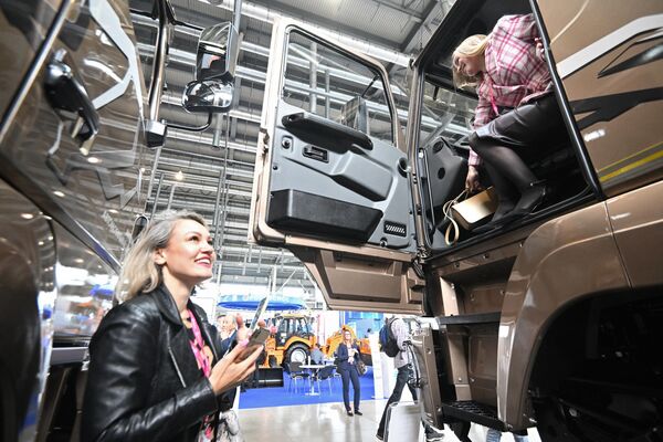 俄羅斯“創新工業-2022”國際工業展覽會在葉卡捷琳堡市國際會展中心開幕舉行。圖為展會上展出的瑪茲-651628自卸車。 - 俄羅斯衛星通訊社