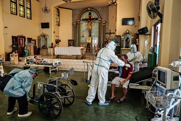 菲律賓攝影師丹特·迪奧西納·JR拍攝作品《小教堂變為新冠病房》。 - 俄羅斯衛星通訊社